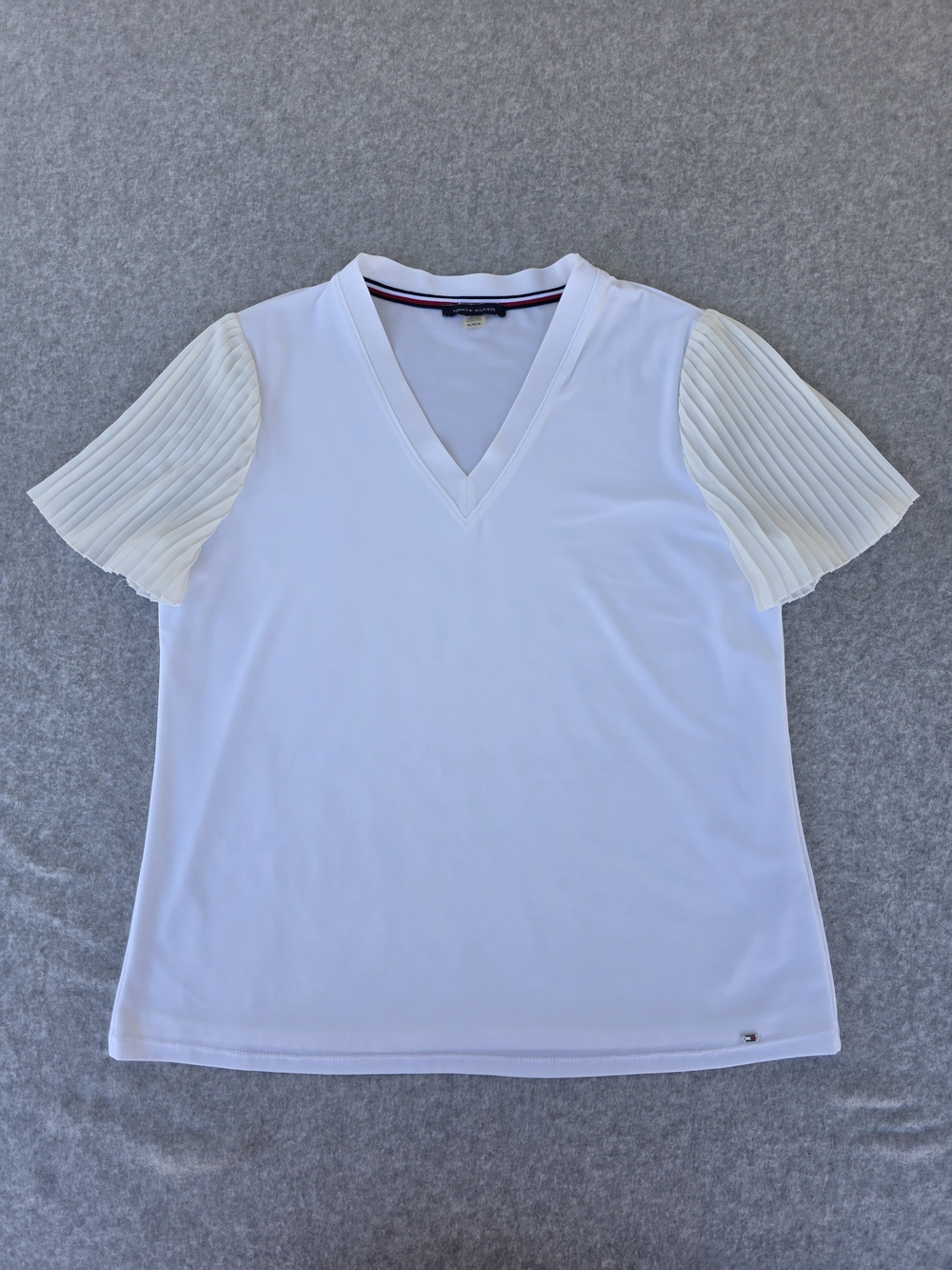 Tommy Hilfiger White V-Neck Pleated Sleeve Top Size M